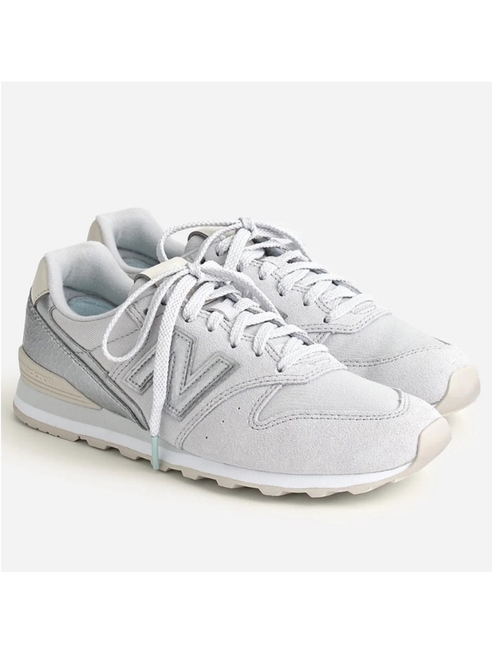 New Balance Women's Light
Gray Classic Sneakers size 6